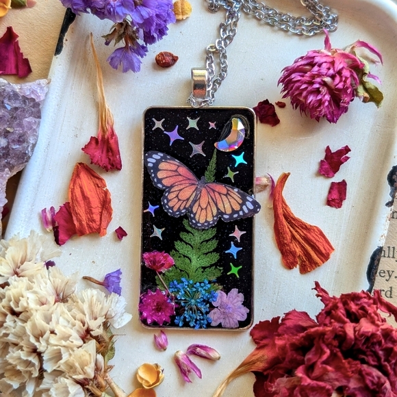 🦋Monarch Butterfly Necklace🦋 - Picture 1 of 4